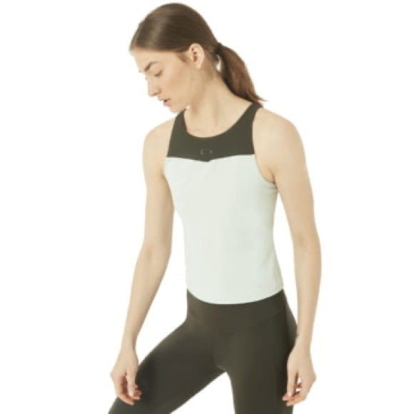Oakley | Luxe Strappy Tank | Size Medium | - Picture 6 of 7